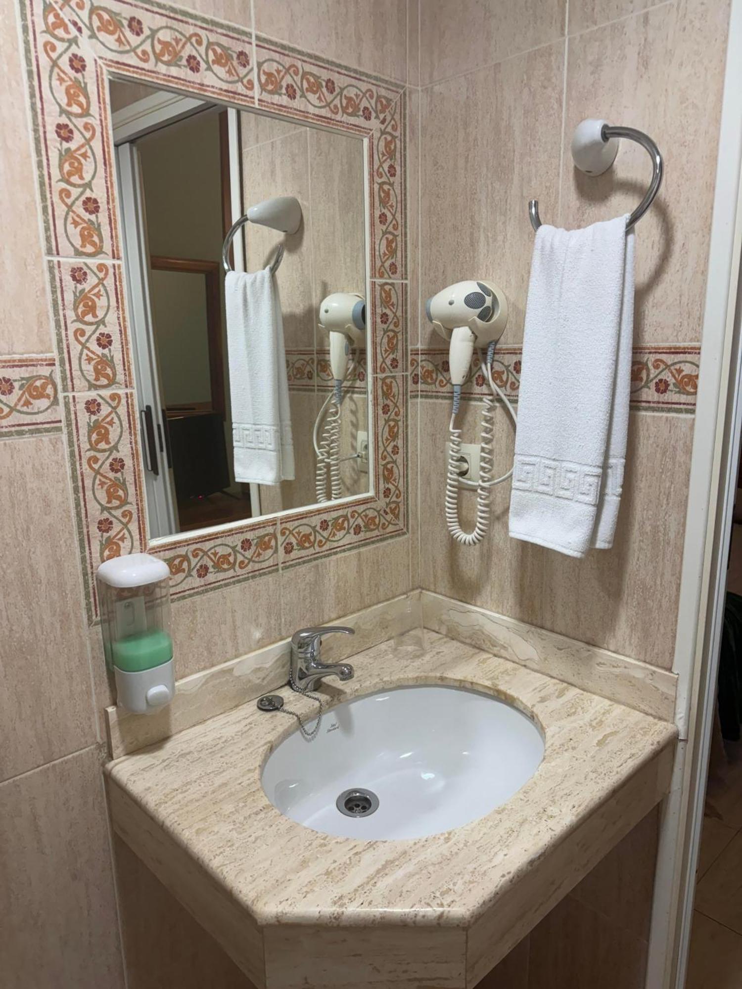 Hostal Joaquin Las Ventas con Pena Aguilera Екстер'єр фото